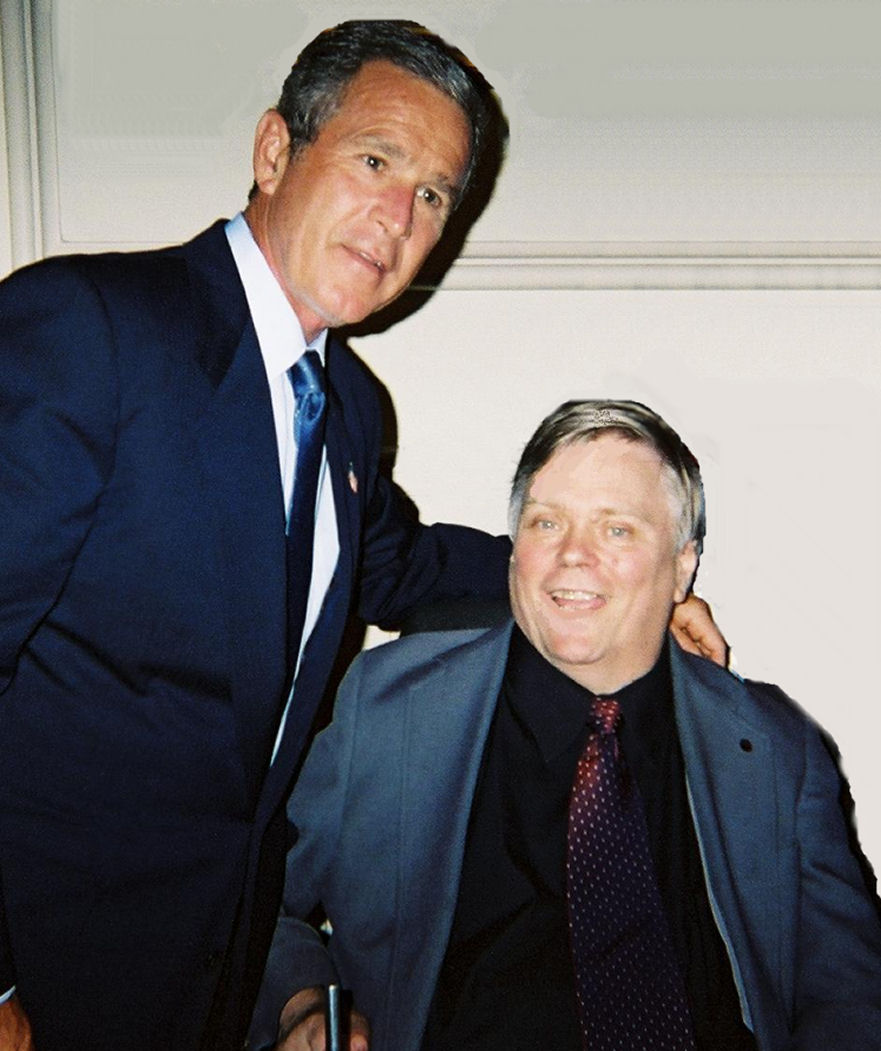 Lex at lunch with President Bush - Economic Summit Waco 2002.JPG (176262 bytes)